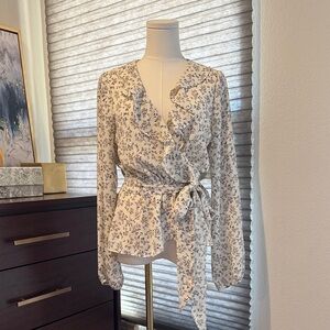 Max Studio Woman's Georgette Ruffle V Neck Faux Wrap Blouse. Size Small